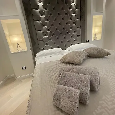 Palace De Luxe *